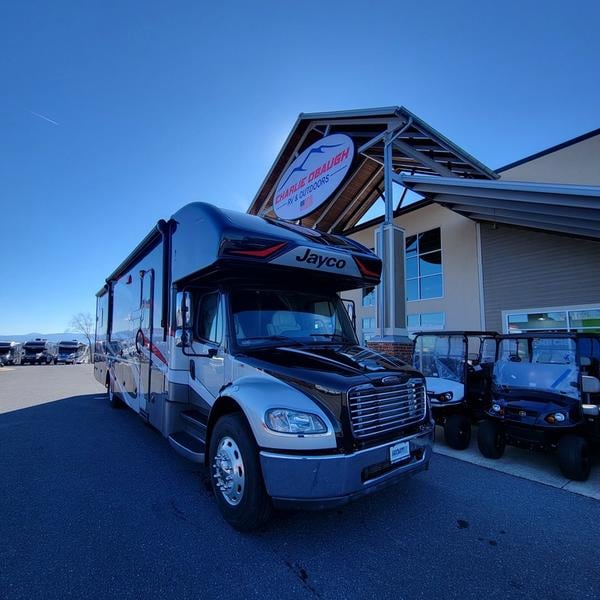 2020 Jayco Seneca 37HJ Photo in Staunton VA 24401