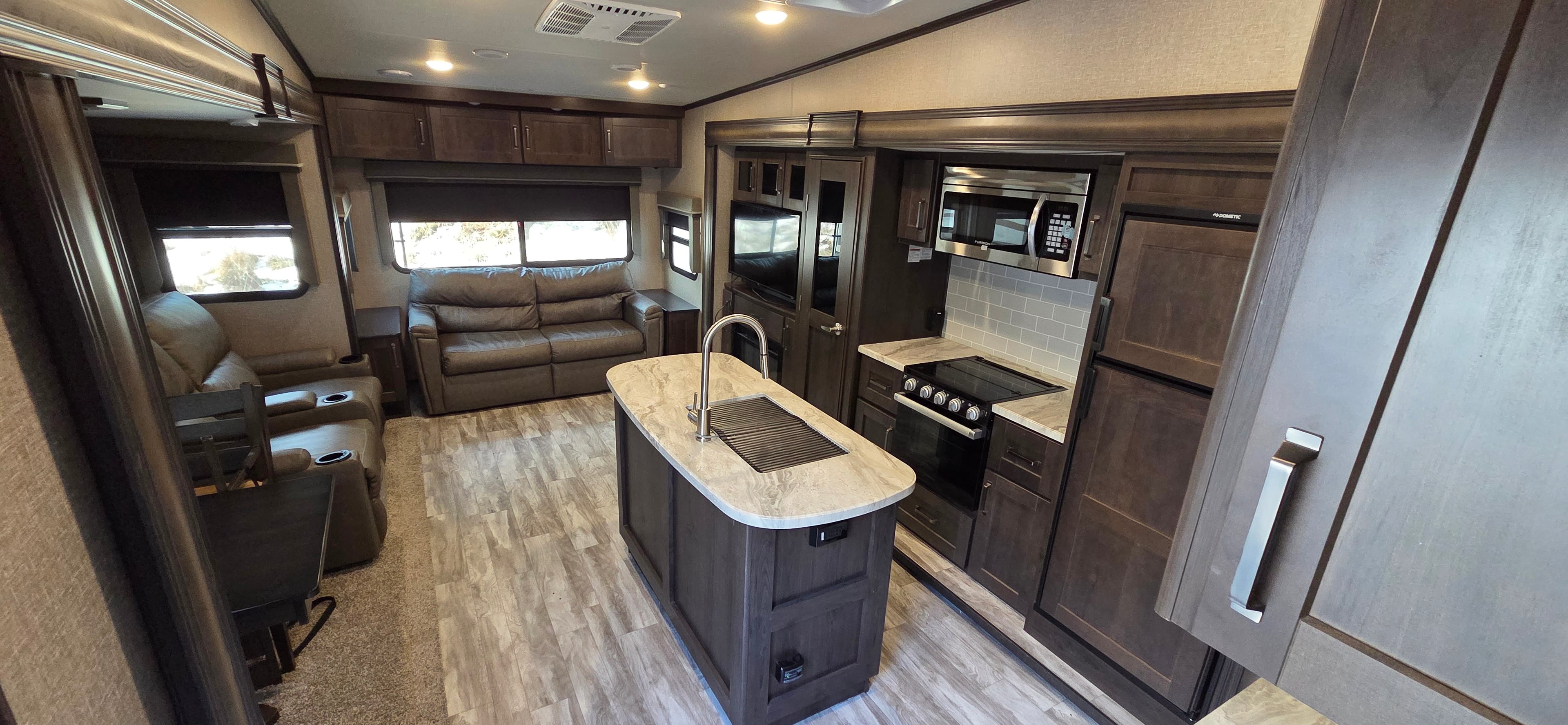Pre-Owned 2022 Grand Design Reflection 150 295RL - photo - 5