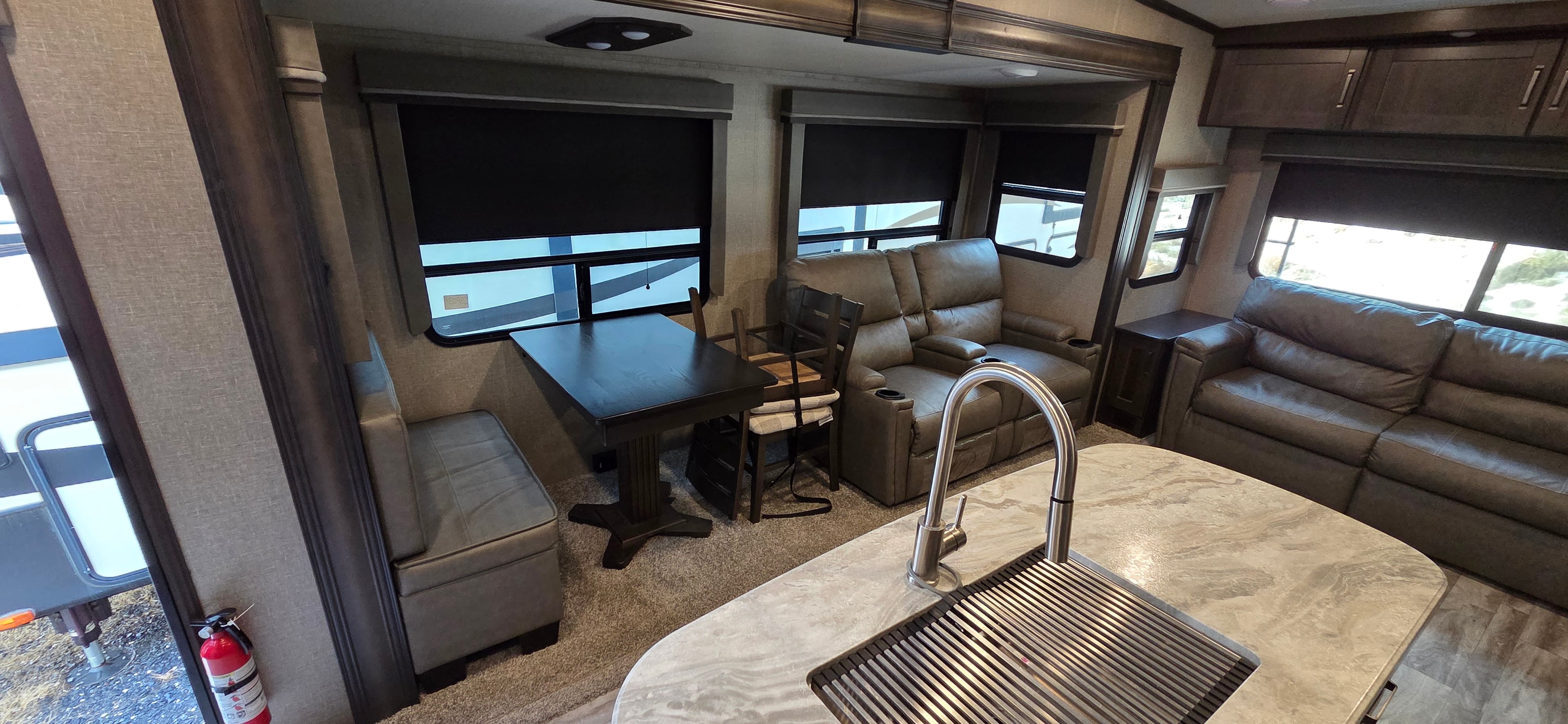 Pre-Owned 2022 Grand Design Reflection 150 295RL - photo - 6