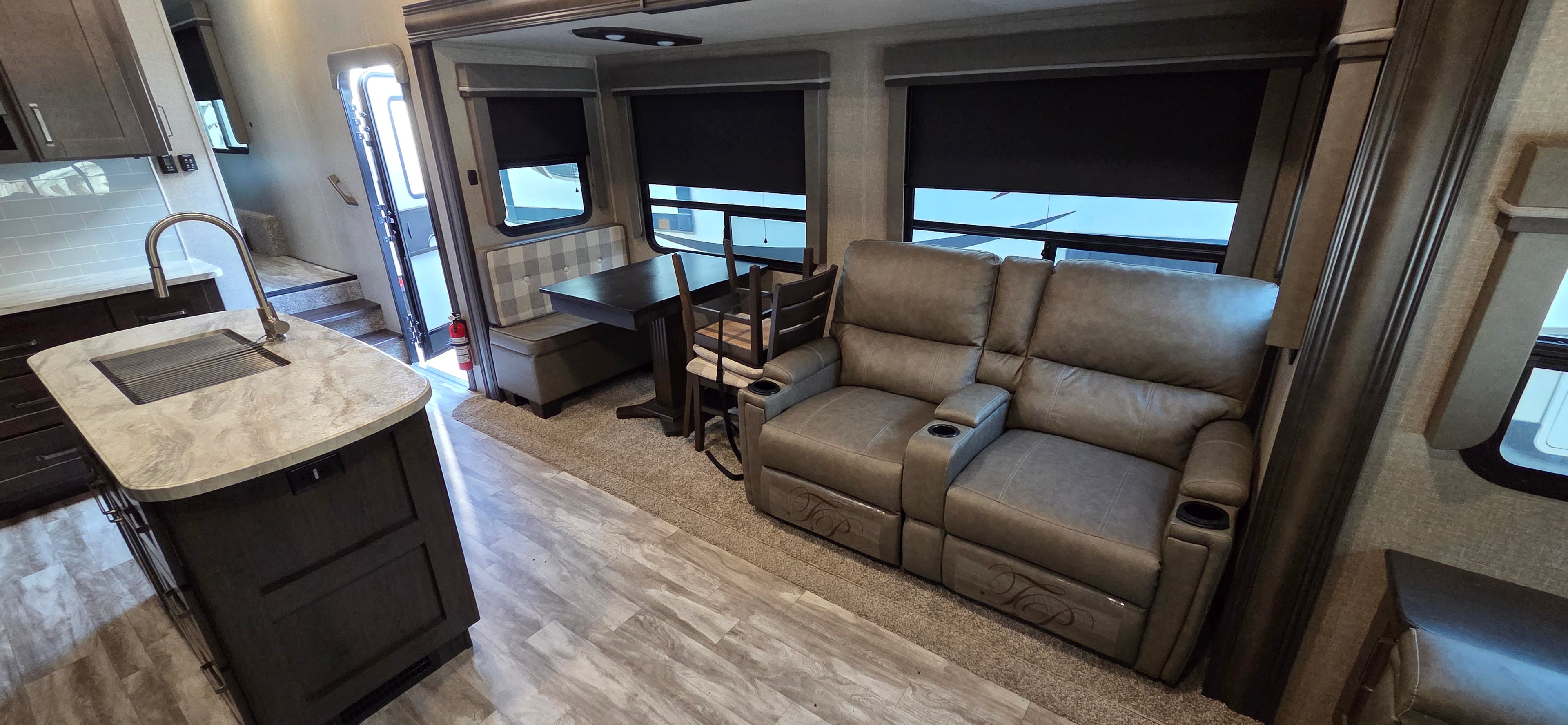 Pre-Owned 2022 Grand Design Reflection 150 295RL - photo - 7