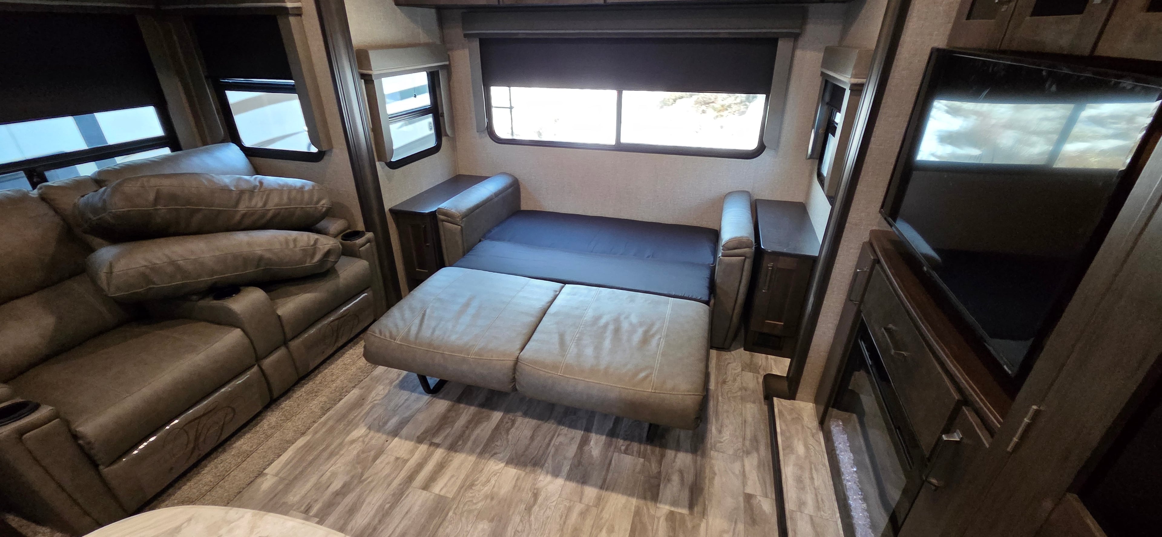 Pre-Owned 2022 Grand Design Reflection 150 295RL - photo - 9