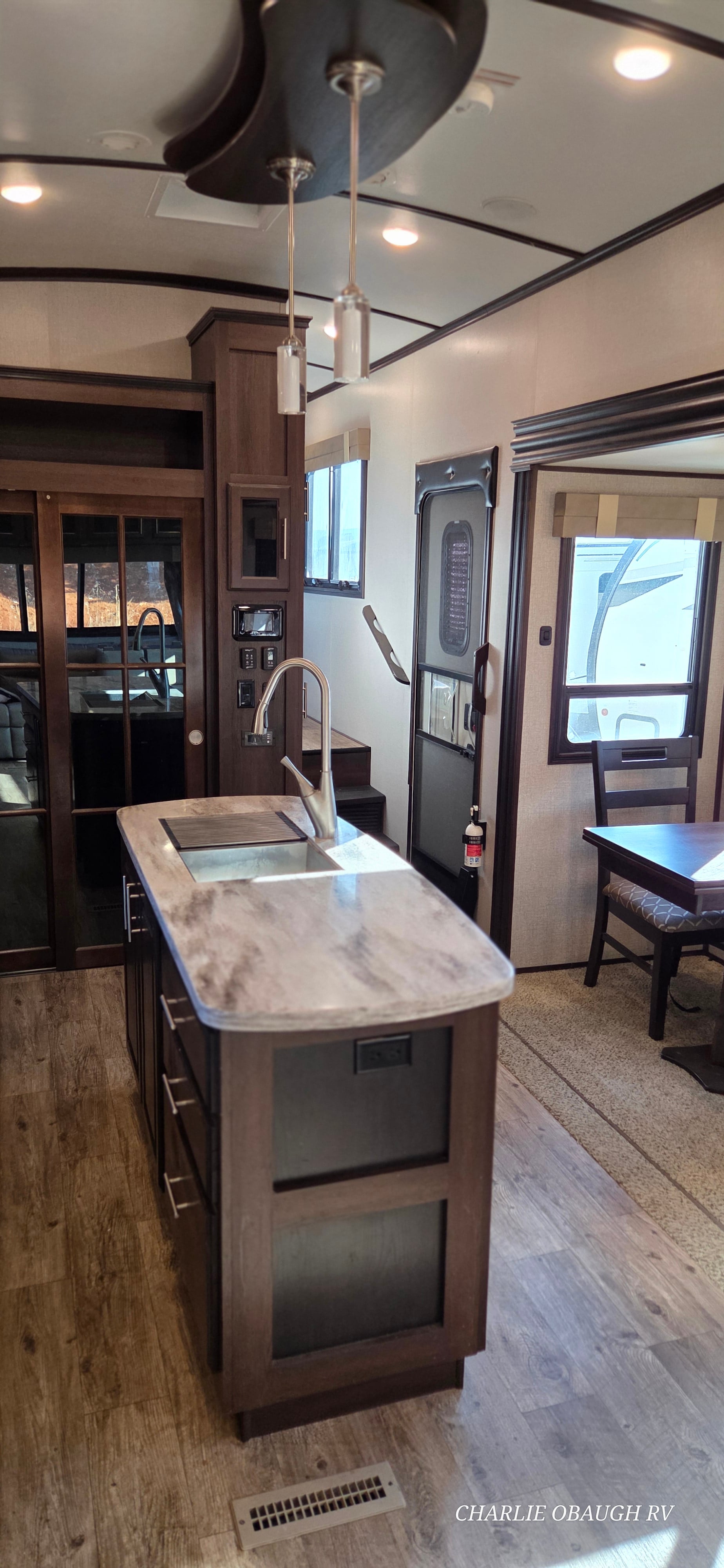 Pre-Owned 2020 Jayco North Point 381DLQS - photo - 14