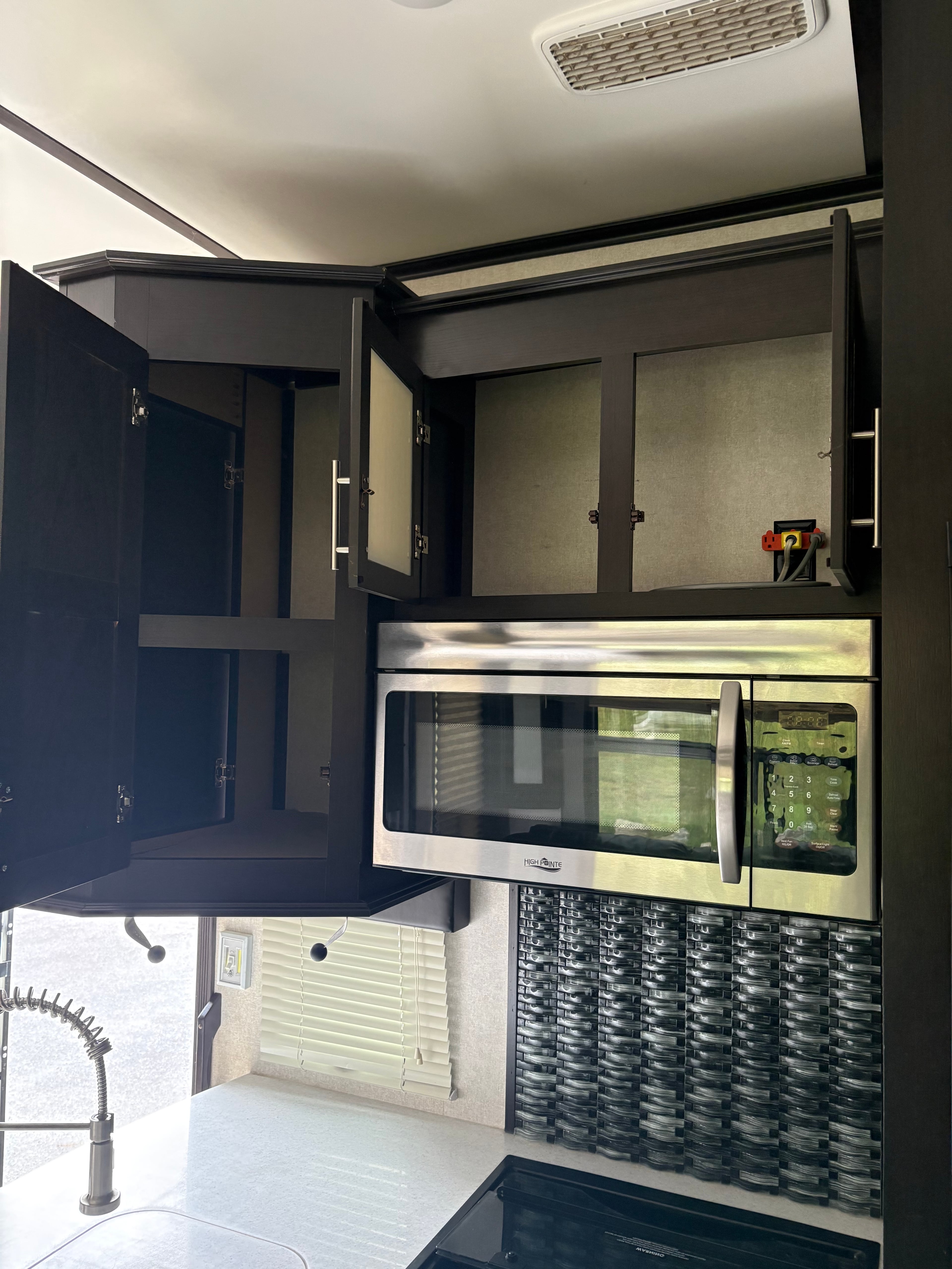 Pre-Owned 2017 Jayco Seismic Wave 310W - photo - 6