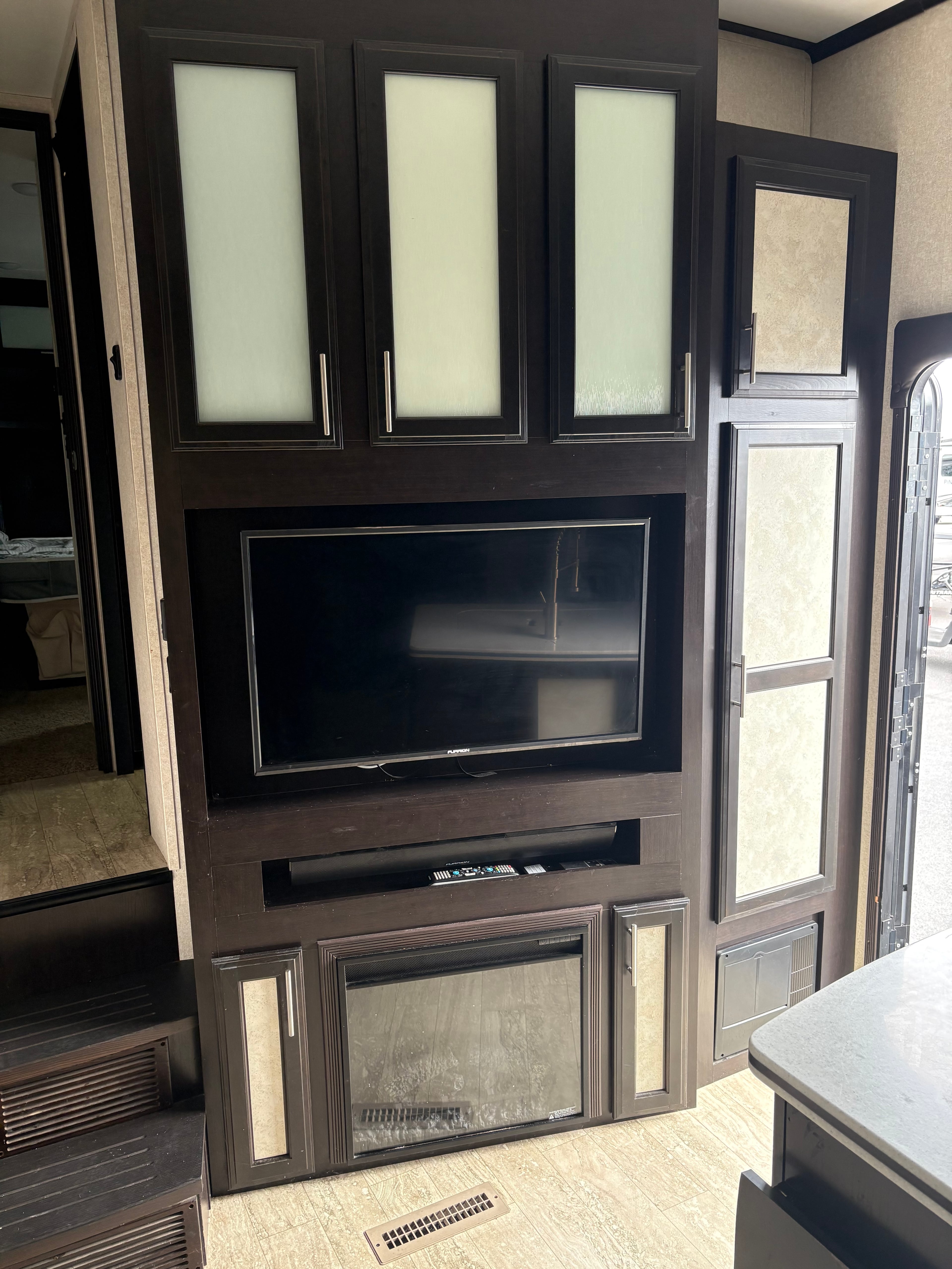 Pre-Owned 2017 Jayco Seismic Wave 310W - photo - 7