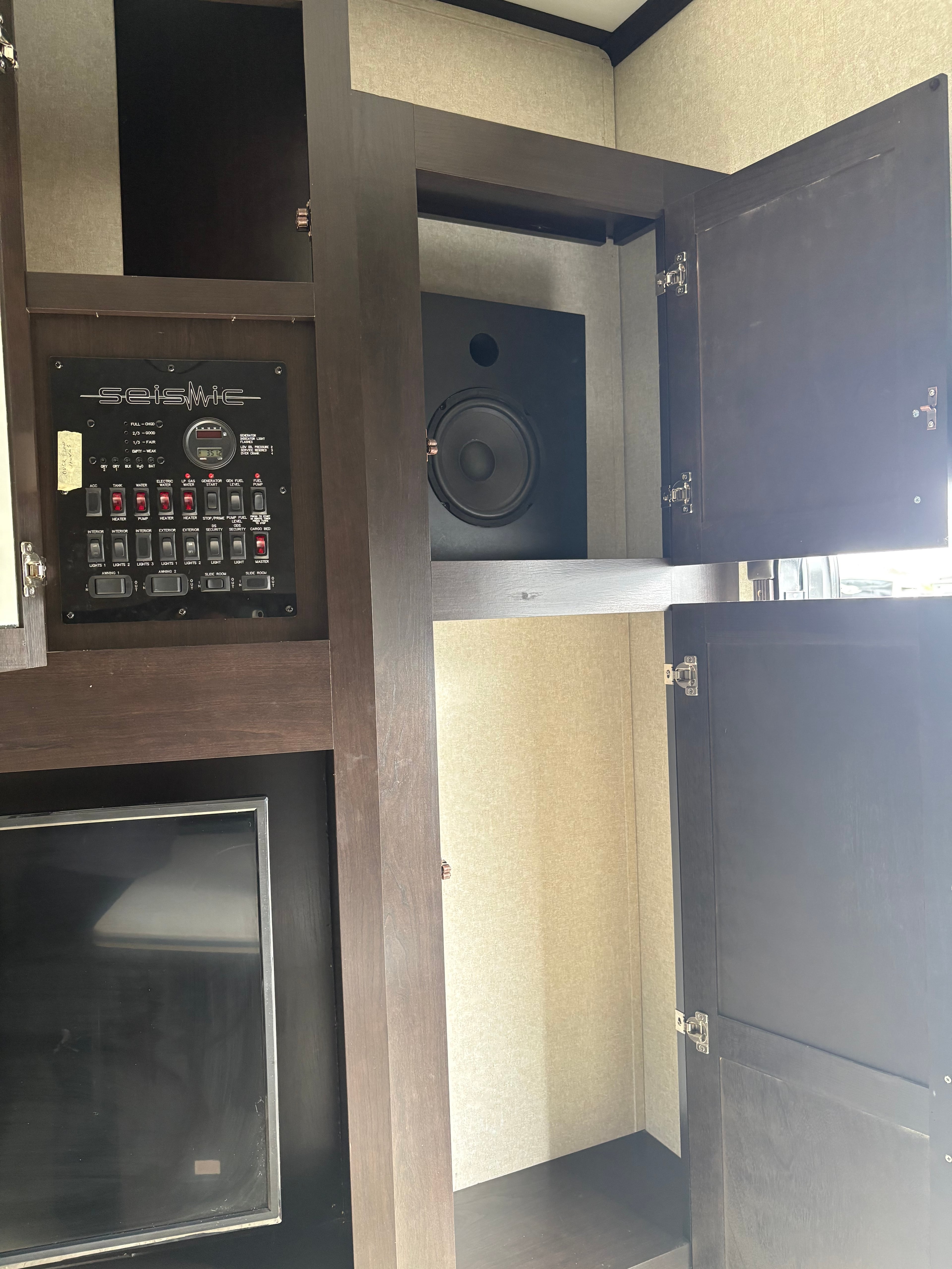 Pre-Owned 2017 Jayco Seismic Wave 310W - photo - 9