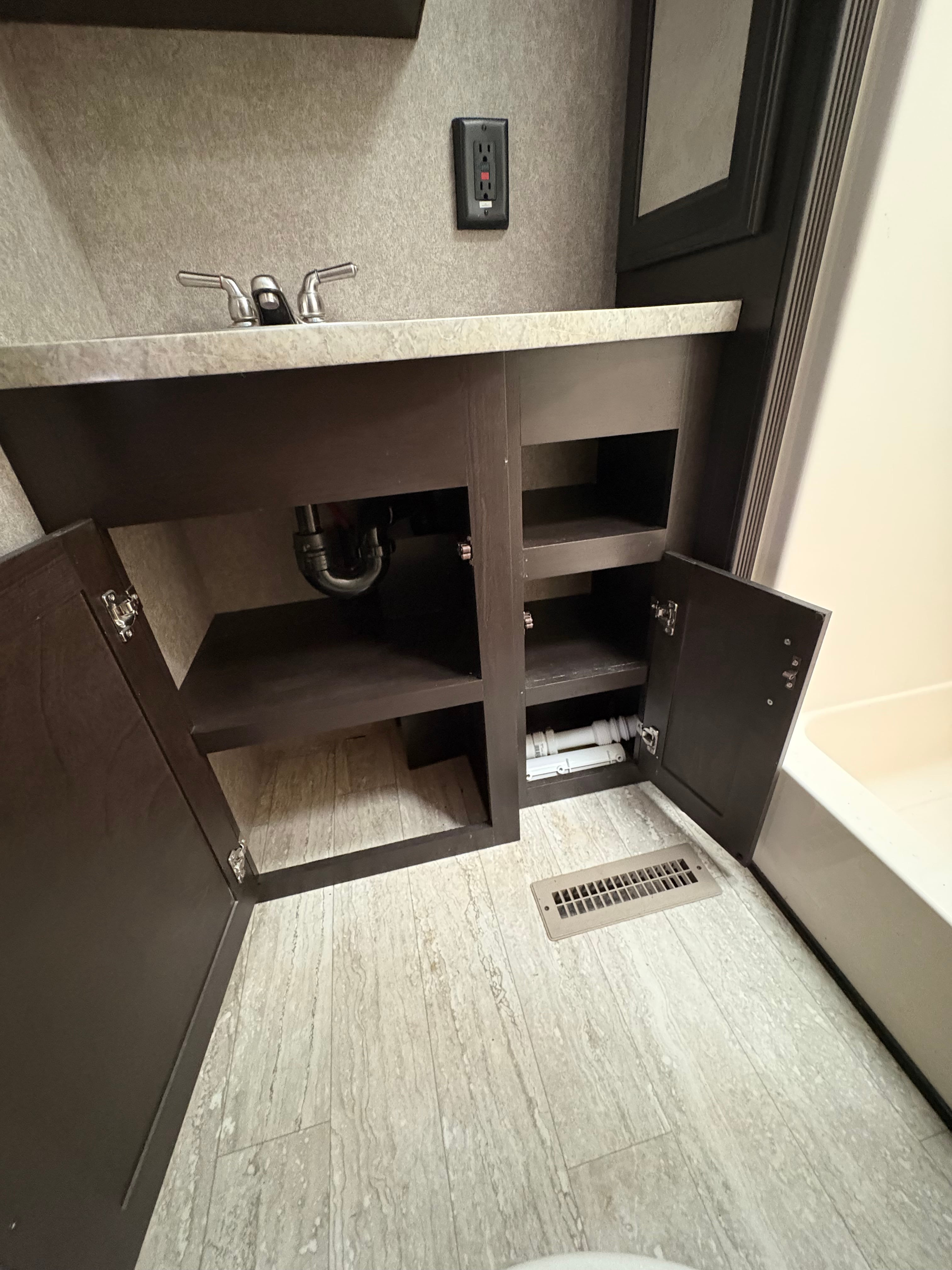 Pre-Owned 2017 Jayco Seismic Wave 310W - photo - 12