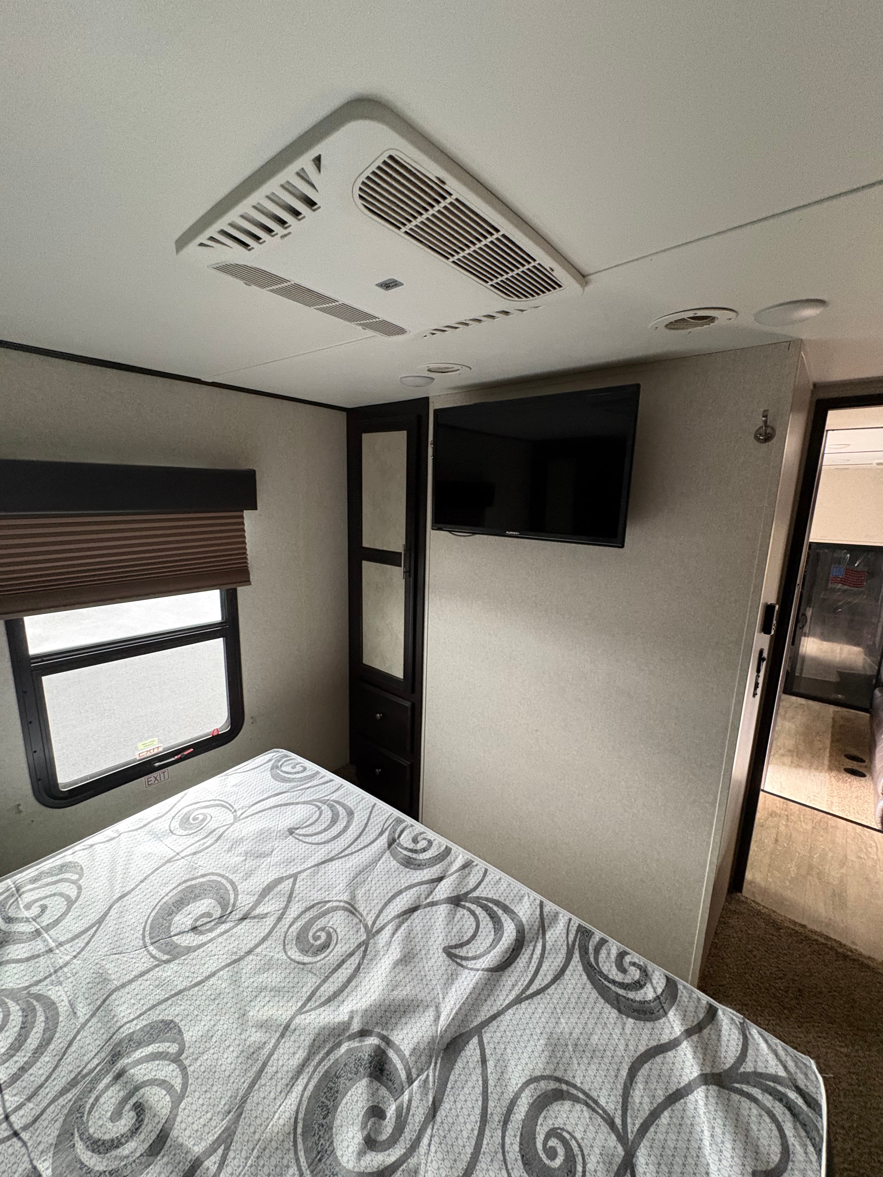 Pre-Owned 2017 Jayco Seismic Wave 310W - photo - 14