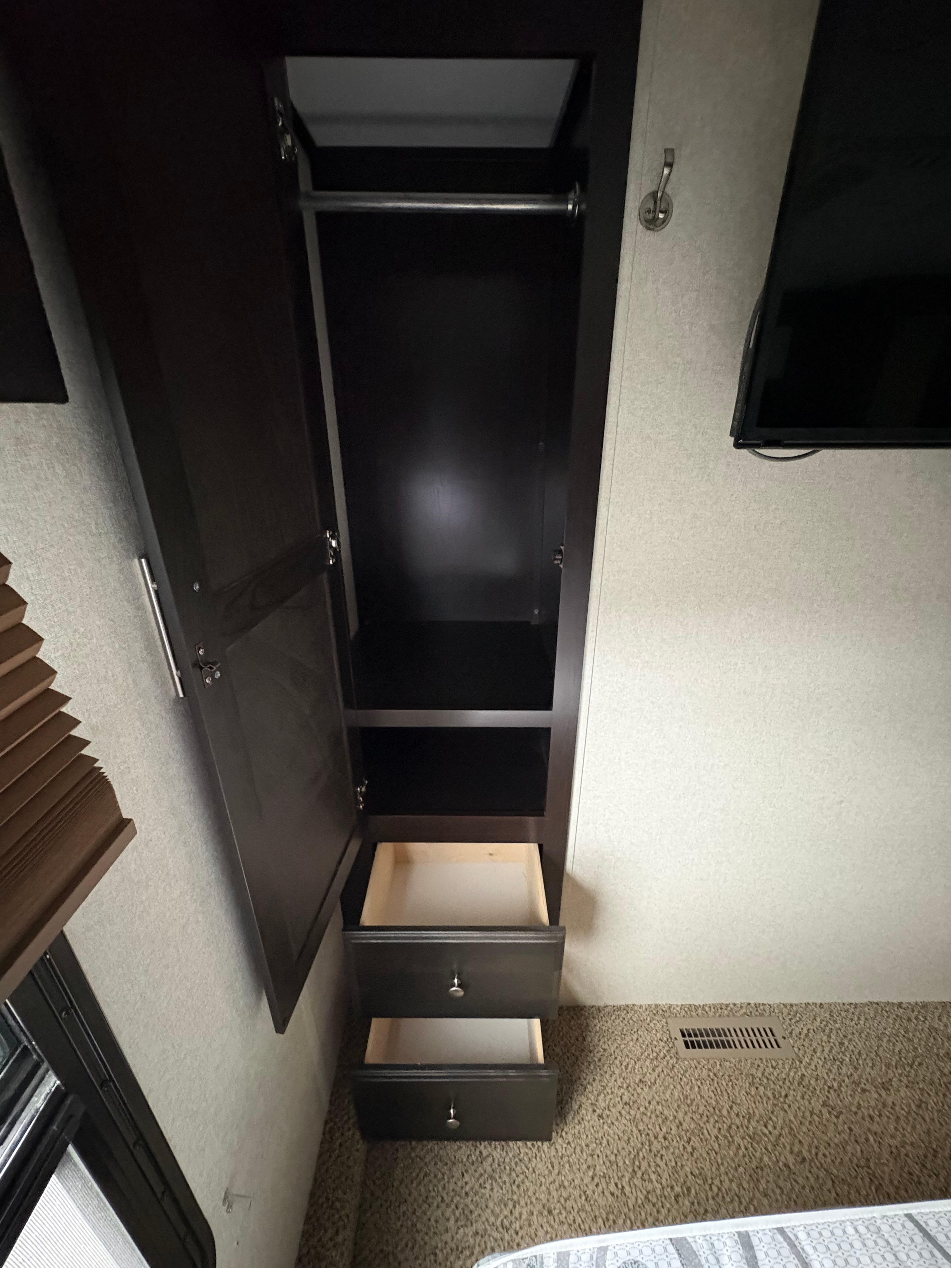 Pre-Owned 2017 Jayco Seismic Wave 310W - photo - 15