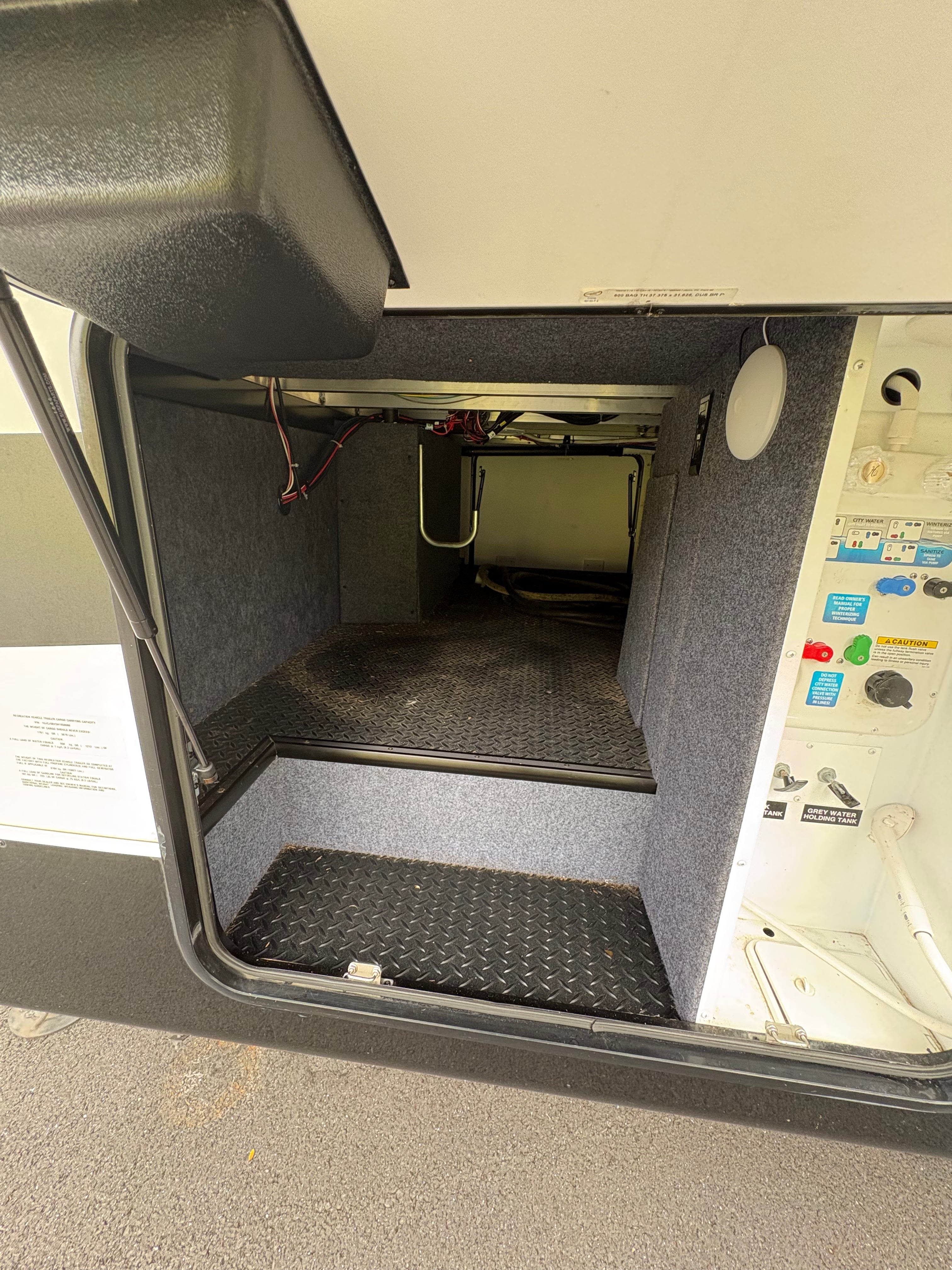 Pre-Owned 2017 Jayco Seismic Wave 310W - photo - 31