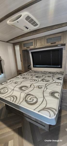 Pre-Owned 2022 Forest River Salem Hemisphere 310BHI - photo - 23