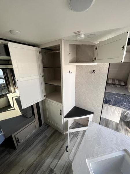New 2024 Jayco Jay Feather 27BHB - photo - 27