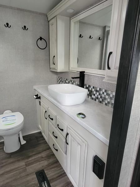 New 2023 Jayco "SALE PENDING" North Point 380RKGS - photo - 26