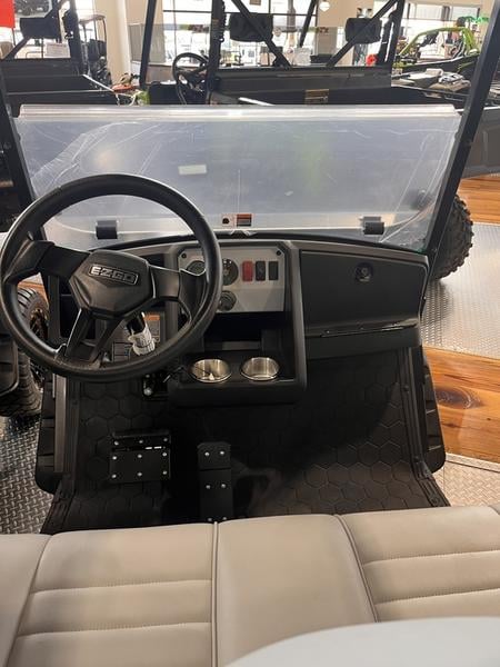 New 2025 E-Z-GO S4 ELITE - photo - 8