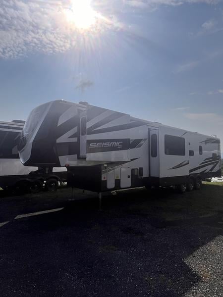2025 Jayco SEISMIC 399 Photo in Staunton VA 24401