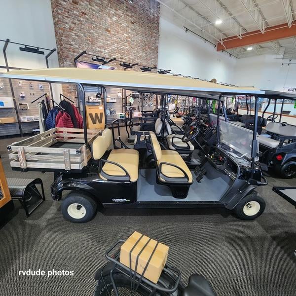 2023 Cushman® Shuttle™ 4 ELiTE Lithium Electric Photo in Staunton VA 24401