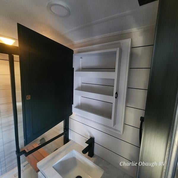New 2025 Jayco North Point 381CKRE - photo - 35