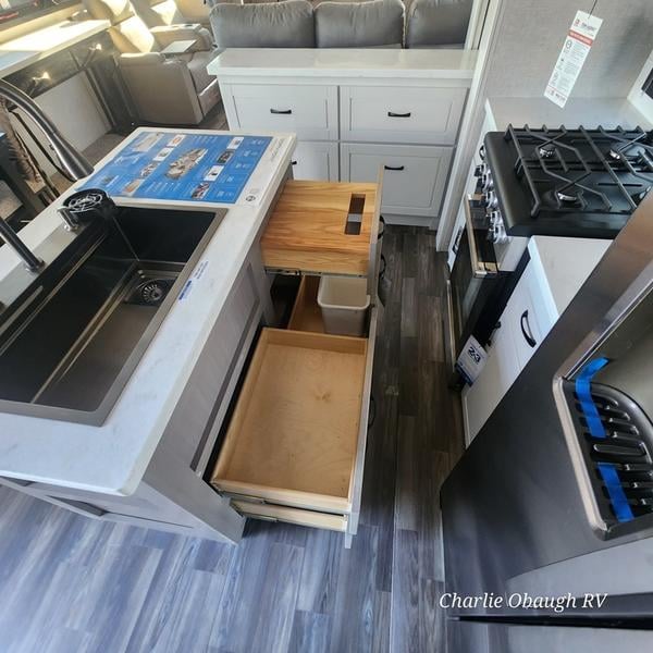 New 2025 Jayco North Point 381CKRE - photo - 18
