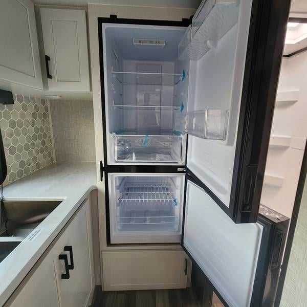 New 2025 Jayco Jay Feather 19MRK - photo - 17