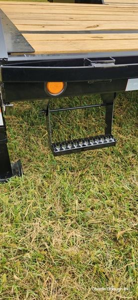 New 2026 PJ Trailers LX: Low-Pro Flatdeck w/8k Axles LXQ3082BSWK - photo - 9