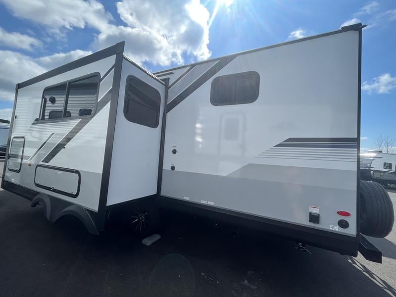 2024 Jayco Jay Feather 24BH Photo in Staunton VA 24401