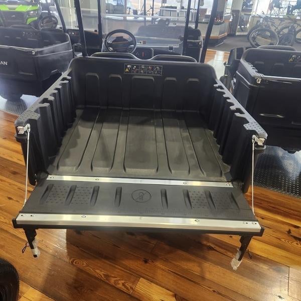 New 2024 Cushman® Hauler 1200 G-EFI - photo - 5