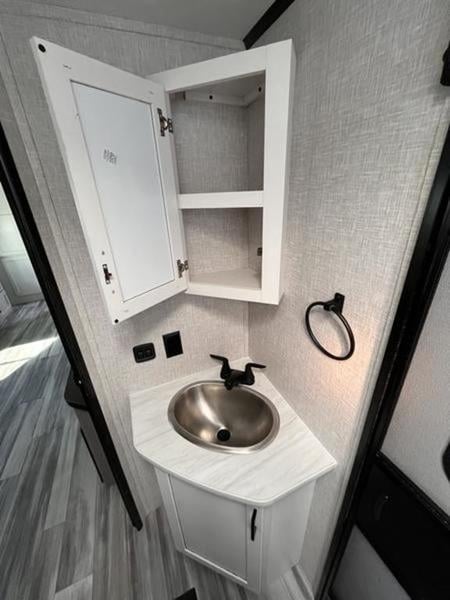 New 2024 Jayco Jay Feather 27BHB - photo - 21