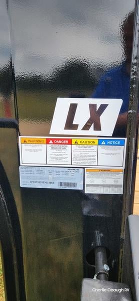 New 2026 PJ Trailers LX: Low-Pro Flatdeck w/8k Axles LXQ3082BSWK - photo - 5