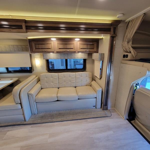 Pre-Owned 2020 Jayco Seneca 37HJ - photo - 20