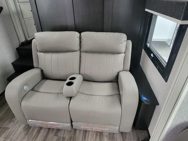 New 2023 Jayco "SALE PENDING" North Point 380RKGS - photo - 9