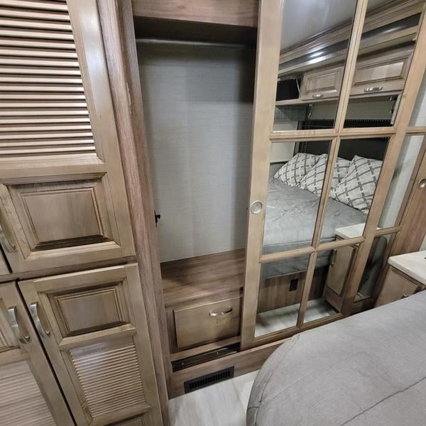 Pre-Owned 2020 Jayco Seneca 37HJ - photo - 48