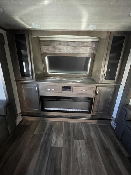 Pre-Owned 2023 Keystone RV Cougar 354FLS - photo - 7