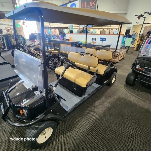 2023 Cushman® Shuttle™ 4 ELiTE Lithium Electric Photo in Staunton VA 24401