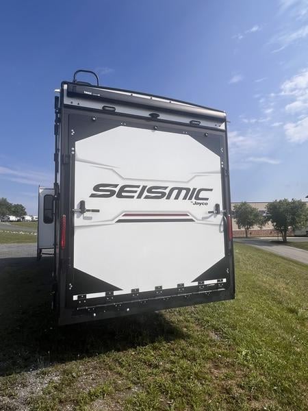 2025 Jayco SEISMIC 399 Photo in Staunton VA 24401