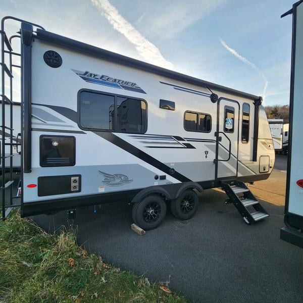 2025 Jayco Jay Feather 19MRK Photo in Staunton VA 24401