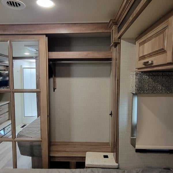 Pre-Owned 2020 Jayco Seneca 37HJ - photo - 46