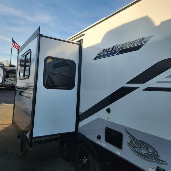 2025 Jayco Jay Feather 19MRK Photo in Staunton VA 24401
