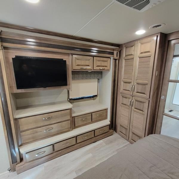 Pre-Owned 2020 Jayco Seneca 37HJ - photo - 42
