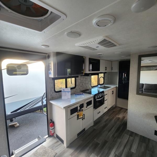 New 2025 Jayco Jay Feather 19MRK - photo - 8