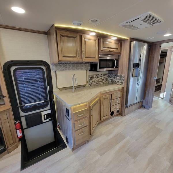 Pre-Owned 2020 Jayco Seneca 37HJ - photo - 24