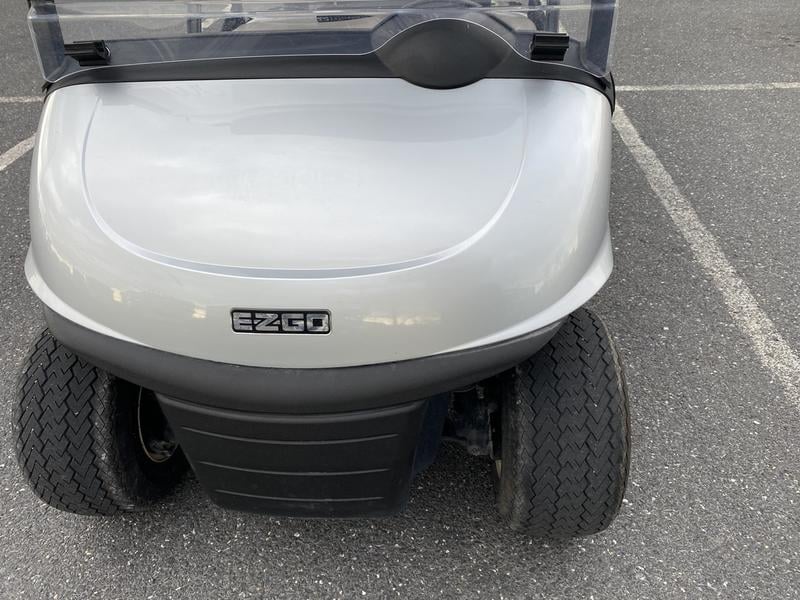 Pre-Owned 2019 E-Z-GO RXV® Electric - photo - 7