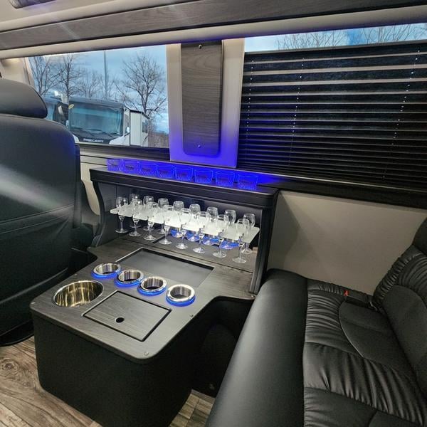 New 2025 Midwest Automotive Designs J-CLUB - photo - 12