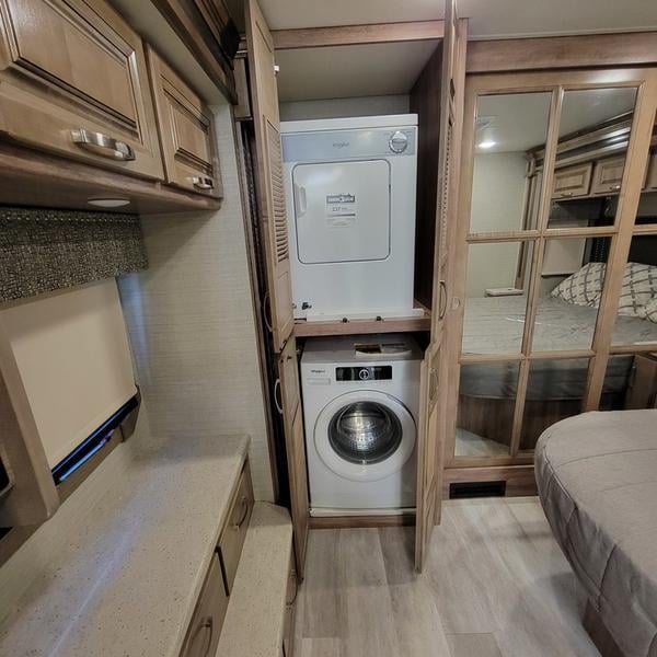 Pre-Owned 2020 Jayco Seneca 37HJ - photo - 44