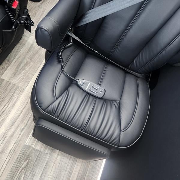 New 2025 Midwest Automotive Designs J-CLUB - photo - 9