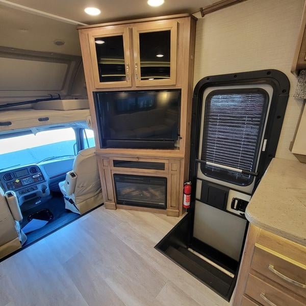 Pre-Owned 2020 Jayco Seneca 37HJ - photo - 18