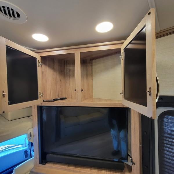 Pre-Owned 2020 Jayco Seneca 37HJ - photo - 19