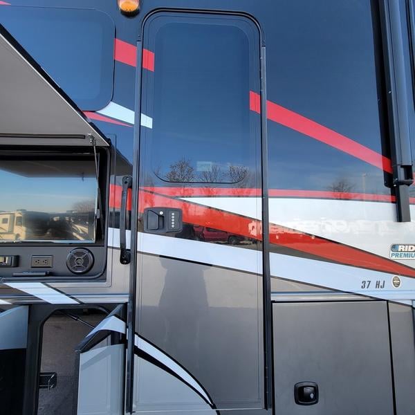 Pre-Owned 2020 Jayco Seneca 37HJ - photo - 6