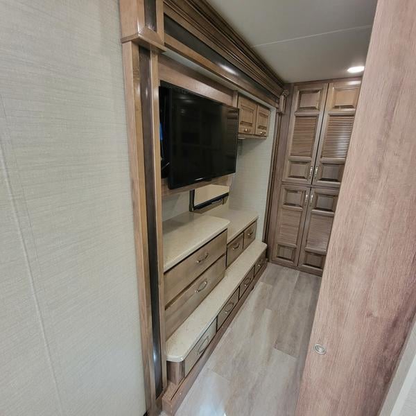 Pre-Owned 2020 Jayco Seneca 37HJ - photo - 41