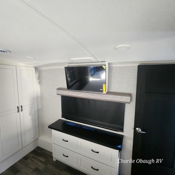 New 2025 Jayco North Point 381CKRE - photo - 36