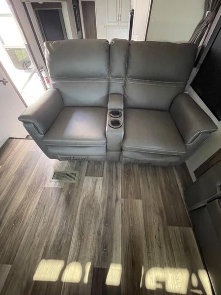 Pre-Owned 2023 Keystone RV Cougar 354FLS - photo - 5