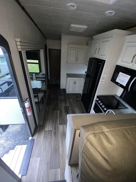 Pre-Owned 2023 Keystone RV Cougar 354FLS - photo - 18